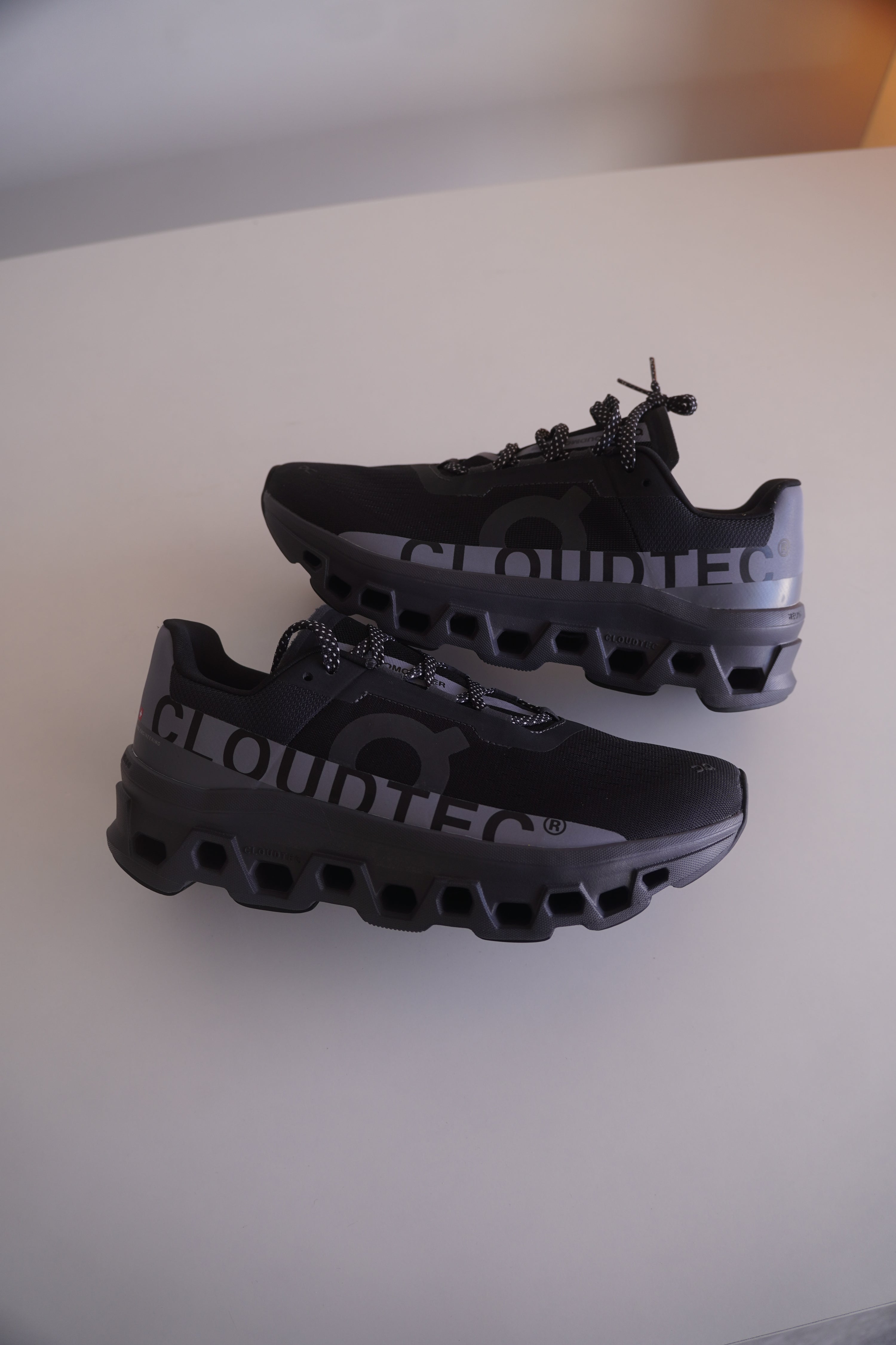 On Cloudmonster Lumos