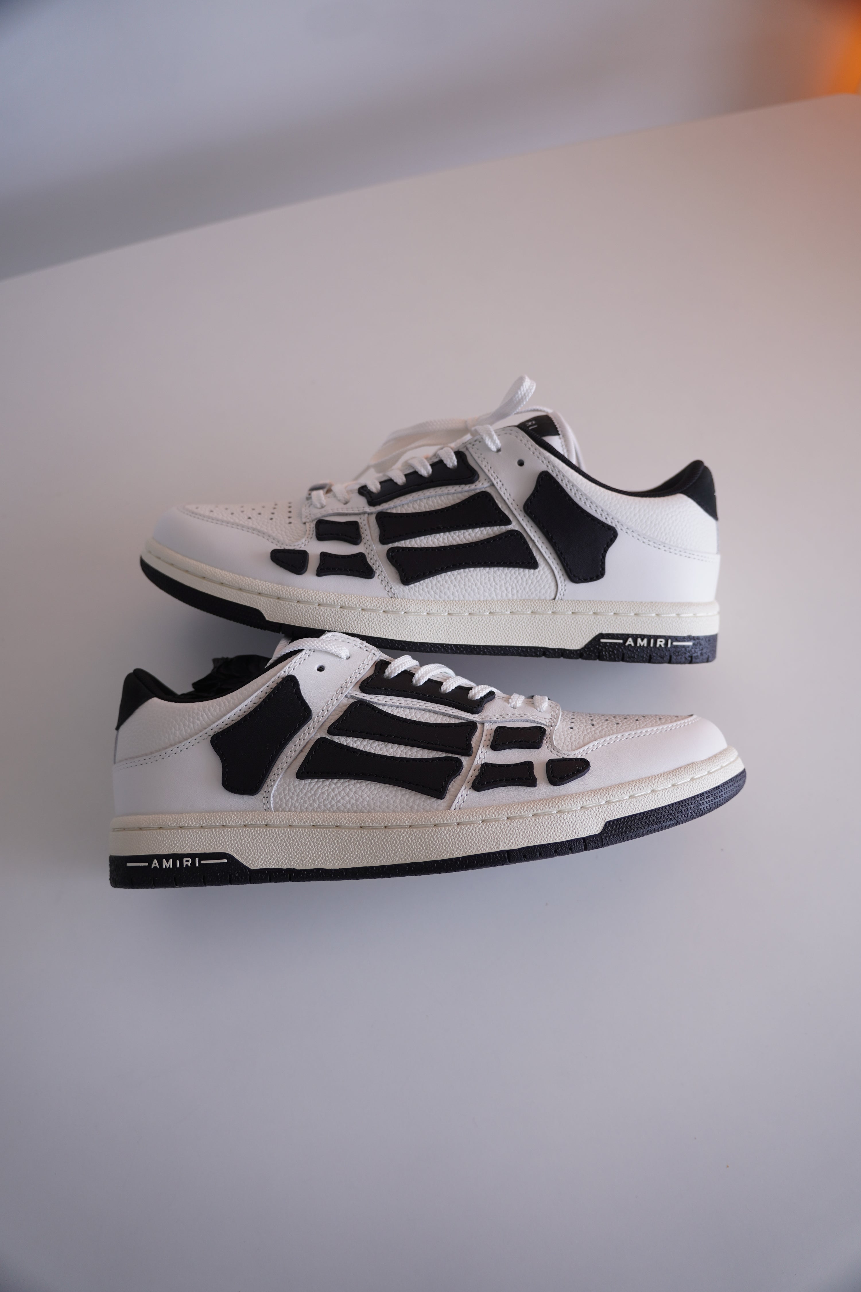 Amiri skel low “Black and White”