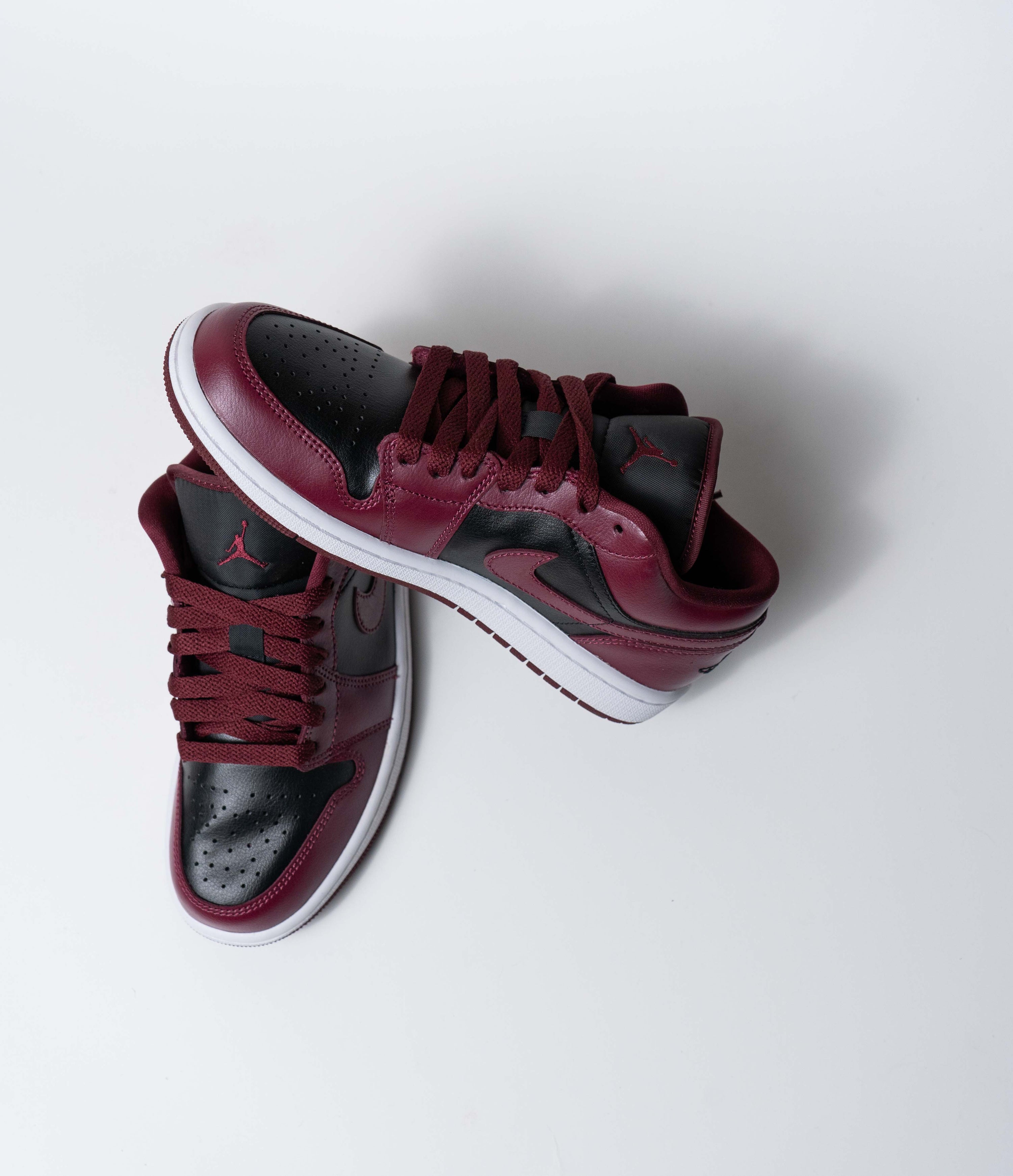 JORDAN 1 LOW BEETROOT