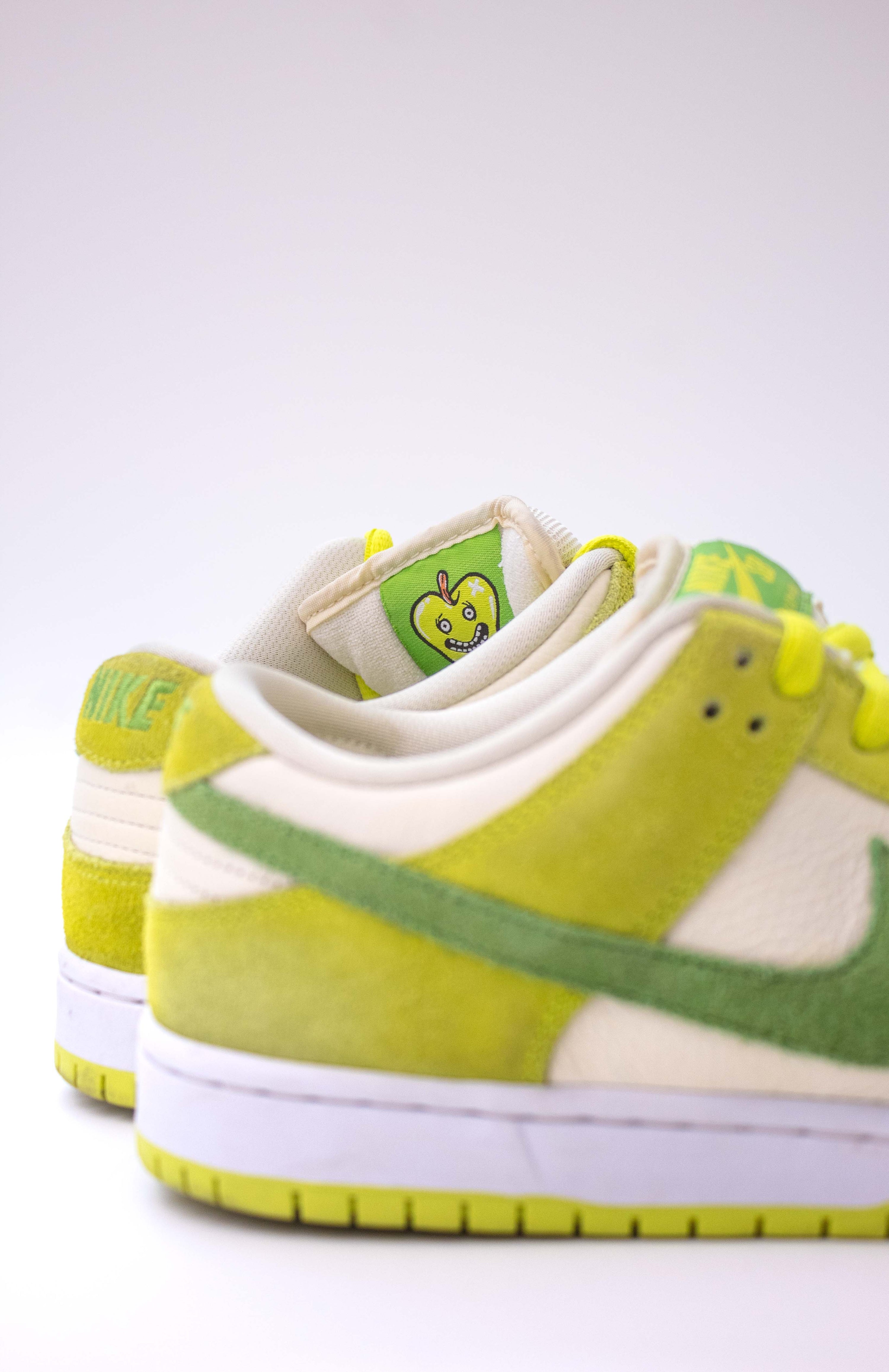 SB DUNKS "GREEN APPLE PACK"